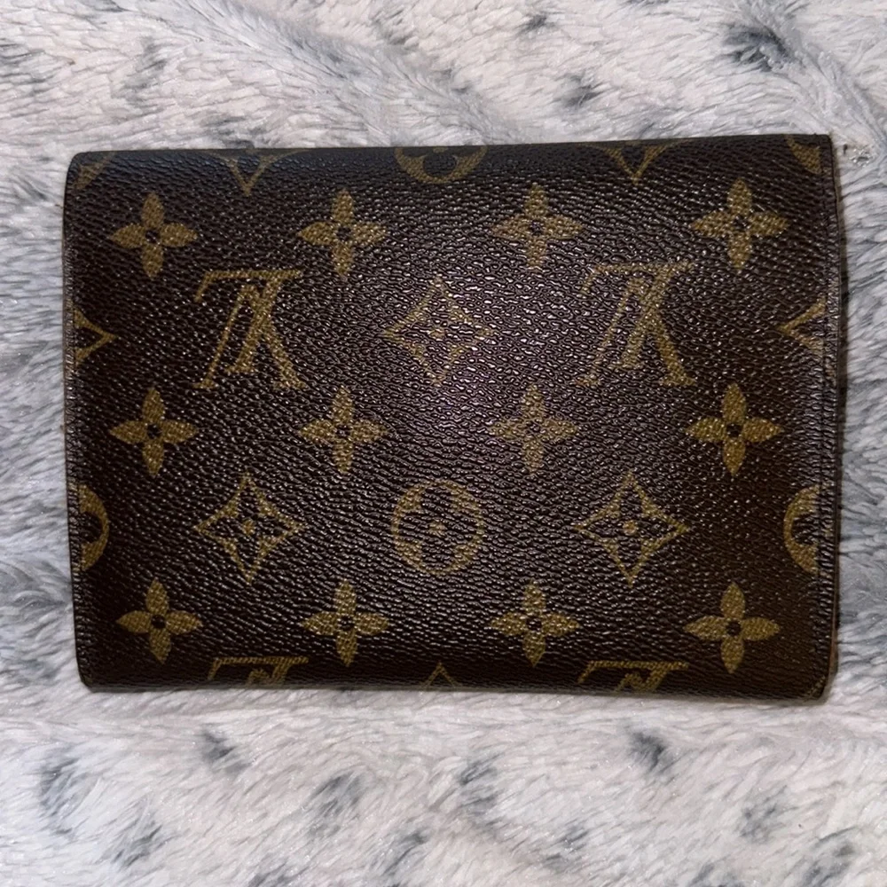 Men’s or Women’s Vintage Lous Vuitton Large International Wallet! Preloved! 🔥🔥